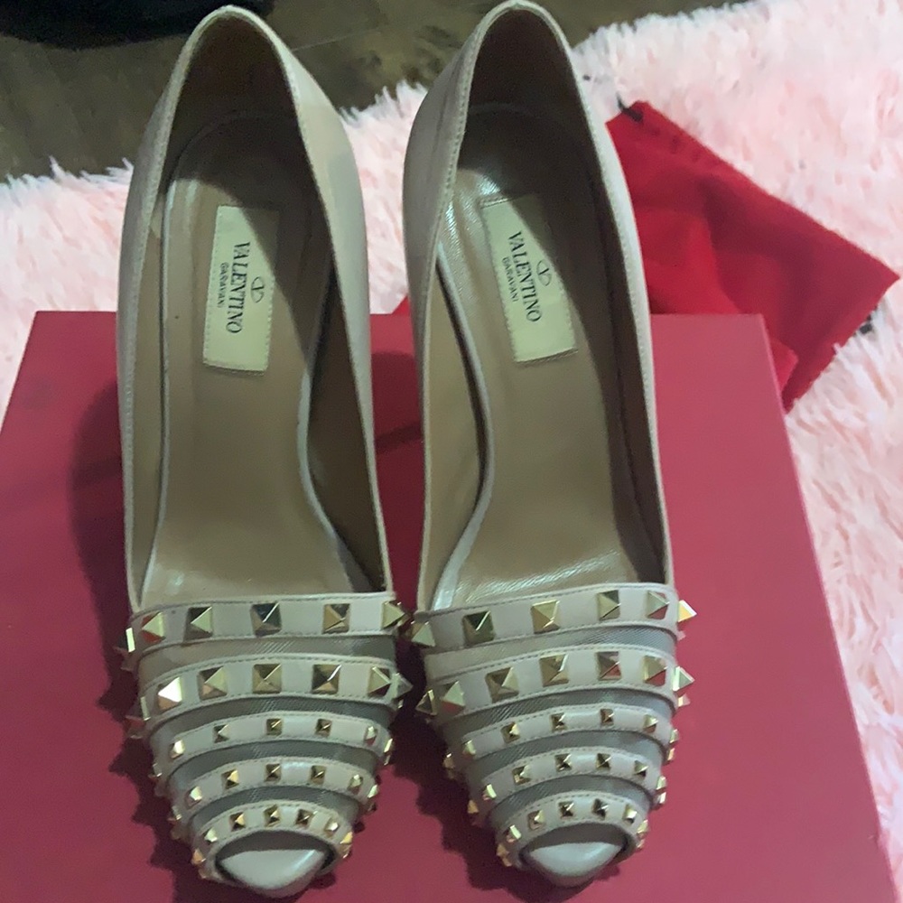 Cream Valentino Size 8 heels